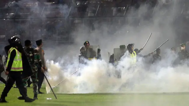 Potret Tragedi Kerusuhan Stadion Kanjuruhan Malang yang Tewaskan 127 Orang