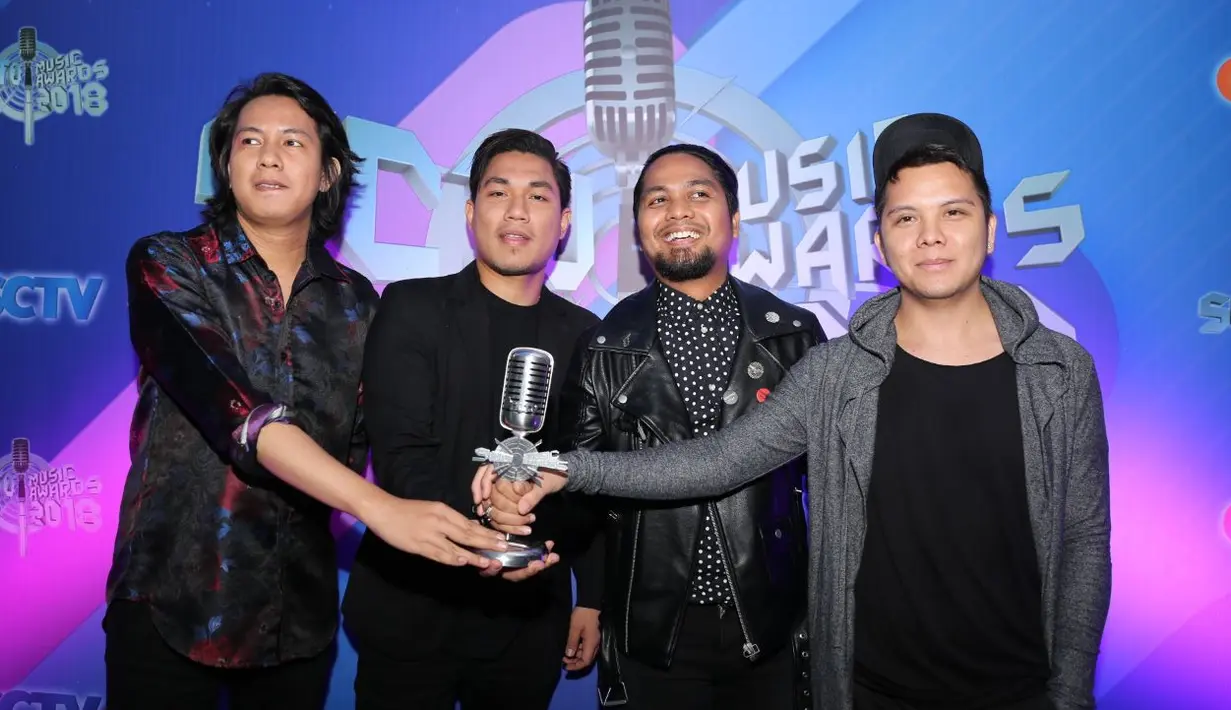 Group Band paling Ngetop disabet oleh Armada. Grup Rizal dan kawan-kawan itu lebih unggul dari pesaingnya, NOAH, Repvblik, Setia Band dan Sheila on 7. (Adrian Putra/Bintang.com)
