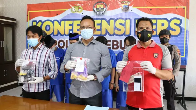 4 remaja di Kebumen ditangkap lantaran edarkan psikotropika alias pil koplo jenis hexymer. (Foto: Liputan6.com/Polres Kebumen)