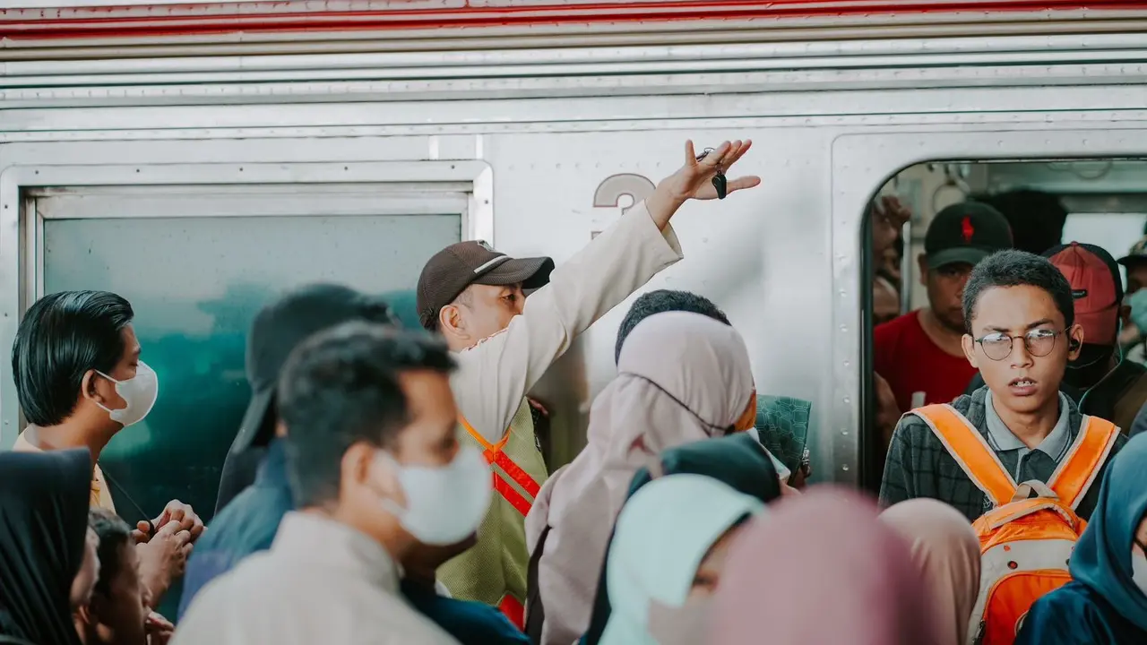 KAI Commuter kembali menambah perjalanan tambahan untuk perjalanan Commuter Line Bogor guna mengantisipasi penumpukkan penumpang.