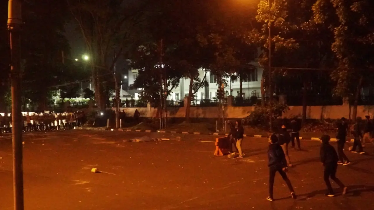 Demo Penolakan Omnibus Law di DPRD Jabar Berakhir Ricuh