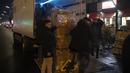 Pasokan bantuan untuk korban gempa bumi di Turki dan Suriah dimuat ke dalam truk di Turmstrasse di Moabit, di Berlin, Jerman, Senin, 6 Februari 2023. Puluhan ribu orang yang kehilangan tempat tinggal di Turki dan Suriah menghadapi malam yang dingin. (Paul Zinken/dpa via AP)