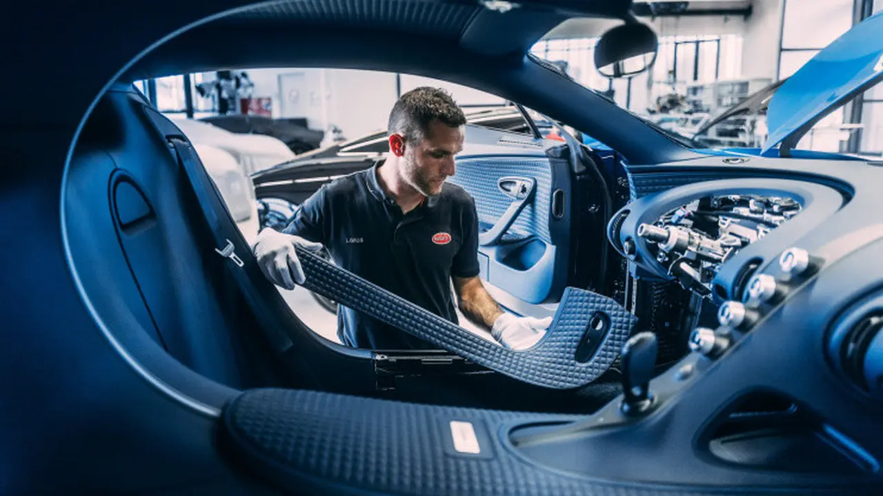 Pengerjaan interior Bugatti membutuhkan waktu hingga 4 bulan (Carscoops)