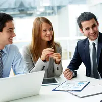 Kalau semangat sudah hilang, nggak ada salahnya untuk mencoba menggunakan parfum yang bisa membangkitkan semangatmu lagi. (Foto: workplacegroup.com)