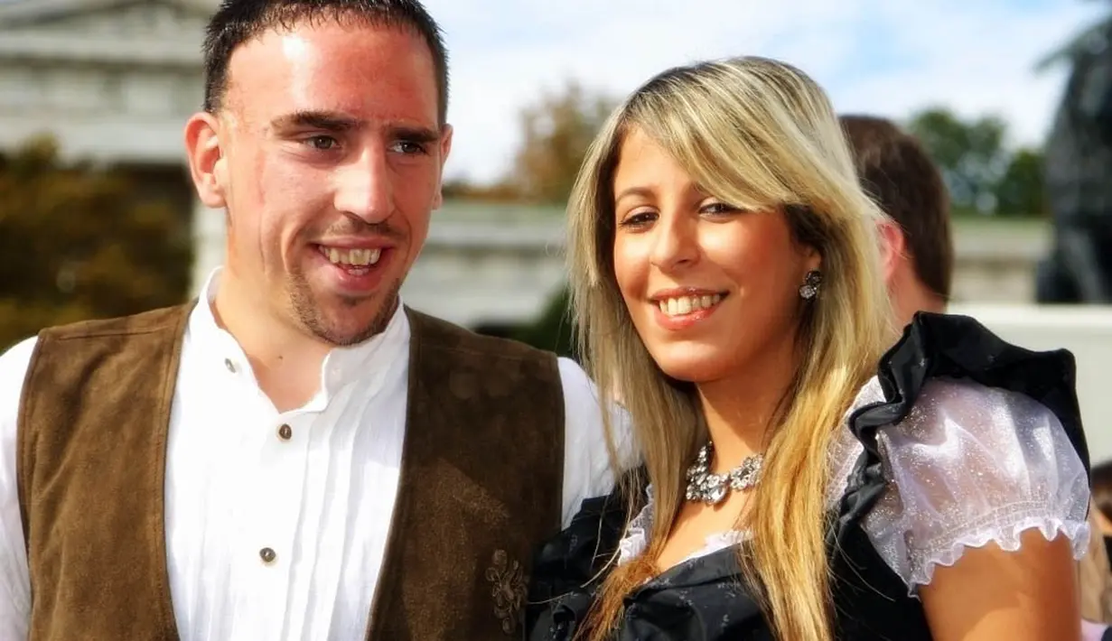 Ribery masuk Islam pada tahun 2008 sehingga ia bisa menikahi Wahiba Belhami (fanshare.com)