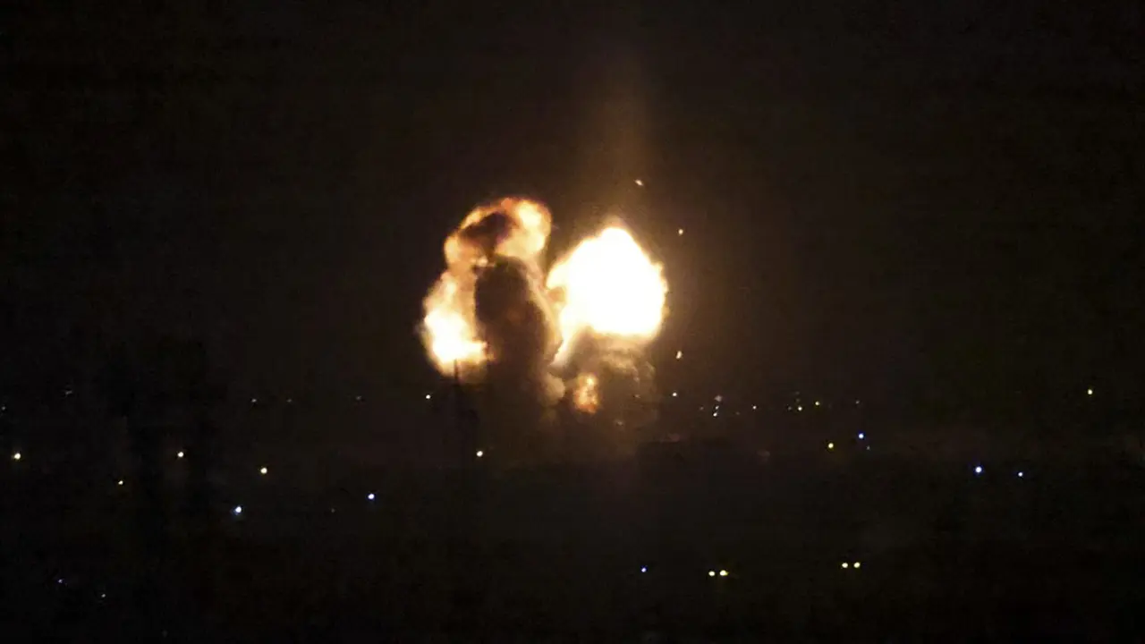 FOTO: Israel Lancarkan Serangan Udara Terhadap Gaza