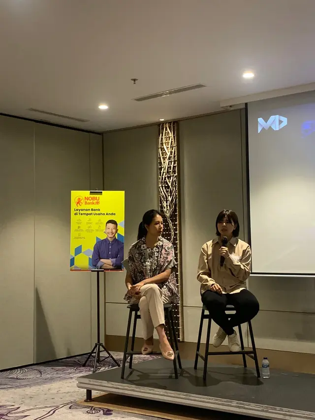 Mantan atlet bulu tangkis kelas dunia Greysia Polii berbisnis sepatu dan pakaian dengan nama 'Fine Cousel'. (Tasha/Liputan6.com)