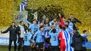 Para pemain Uruguay berselebrasi dengan trofi Piala Dunia U-20 memenangkan partai final melawan Italia di Stadion Unico Diego Armando Maradona, La Plata, Senin (12/6/2023) pagi WIB. (AP Photo/Natacha Pisarenko)