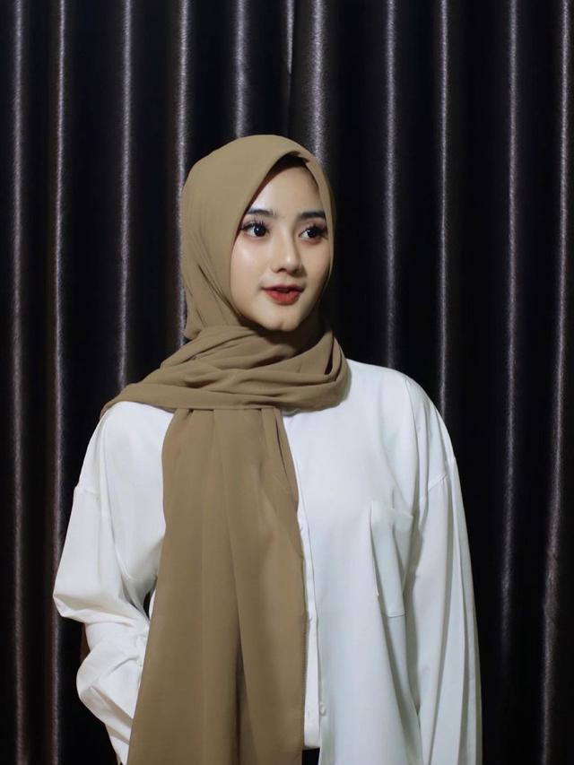6 Potret Ghea Youbi Pakai Hijab, Penampilannya Bikin Pangling