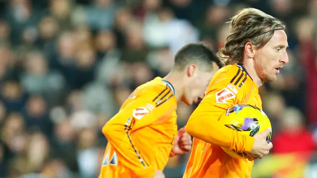 Foto: Laga Sengit Nan Dramatis Valencia vs Real Madrid, Los Blancos Menang dengan 10 Pemain