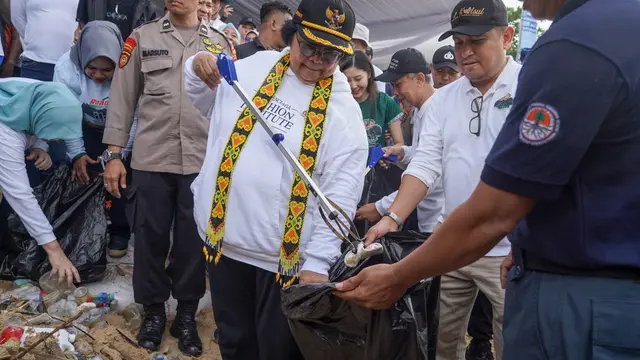 Peringati Hari Lingkungan Hidup Sedunia, KLHK Gelar Aksi Bersih Pantai di 135 Titik Seluruh Indonesia