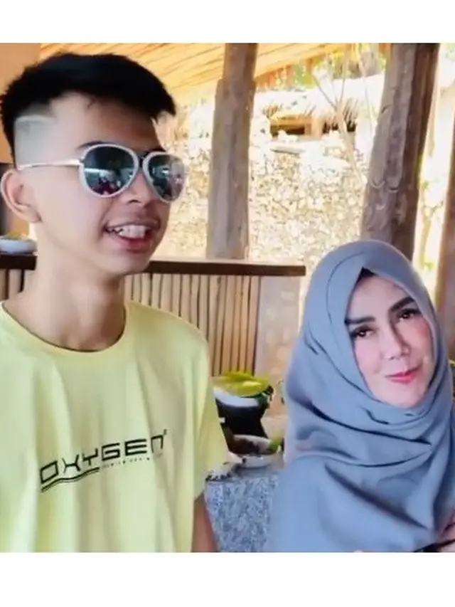 6 Potret Kebersamaan Amy Qanita dan Dimas 'Kembaran' Raffi Ahmad, Bak Ibu Kandung