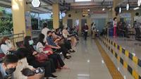 Masyarakat akan membuat paspor di Kantor Imigrasi Kelas I Jakarta Selatan. (Liputan6.com/Pramita Tristiawati)