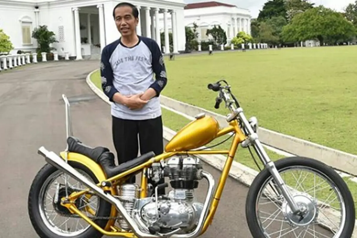 Lihat Kerennya Motor Chopper Berwarna Emas Milik Jokowi