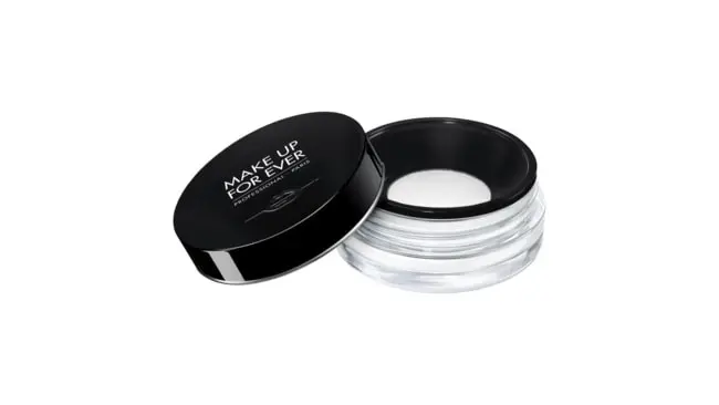 Tampilkan ilusi kulit yang tampak sempurna dengan rangkaian bedak high definition dari MAKE UP FOR EVER. 