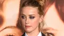 Amber Heard juga memohon kepada pihak pengadilan untuk menjauhkan Johnny Depp dari hidupnya. Ia tidak menginginkan kekerasan fisik dan perlakuan kasar dari Johnny Depp. (AFP/Bintang.com)