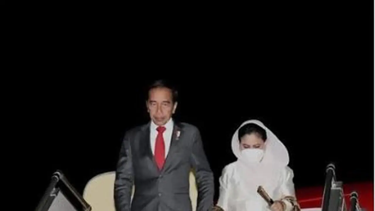 Iriana Berkebaya Putih dan Sandal Hermes Saat Dampingi Jokowi ke Kamboja