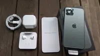 Unboxing iPhone 11 Pro. Liputan6.com/Yuslianson