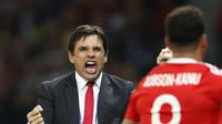 Ekspresi pelatih Wales Chris Coleman yang membawa timnya lolos ke semifinal Piala Eropa 2016. REUTERS/Carl Recine Livepic