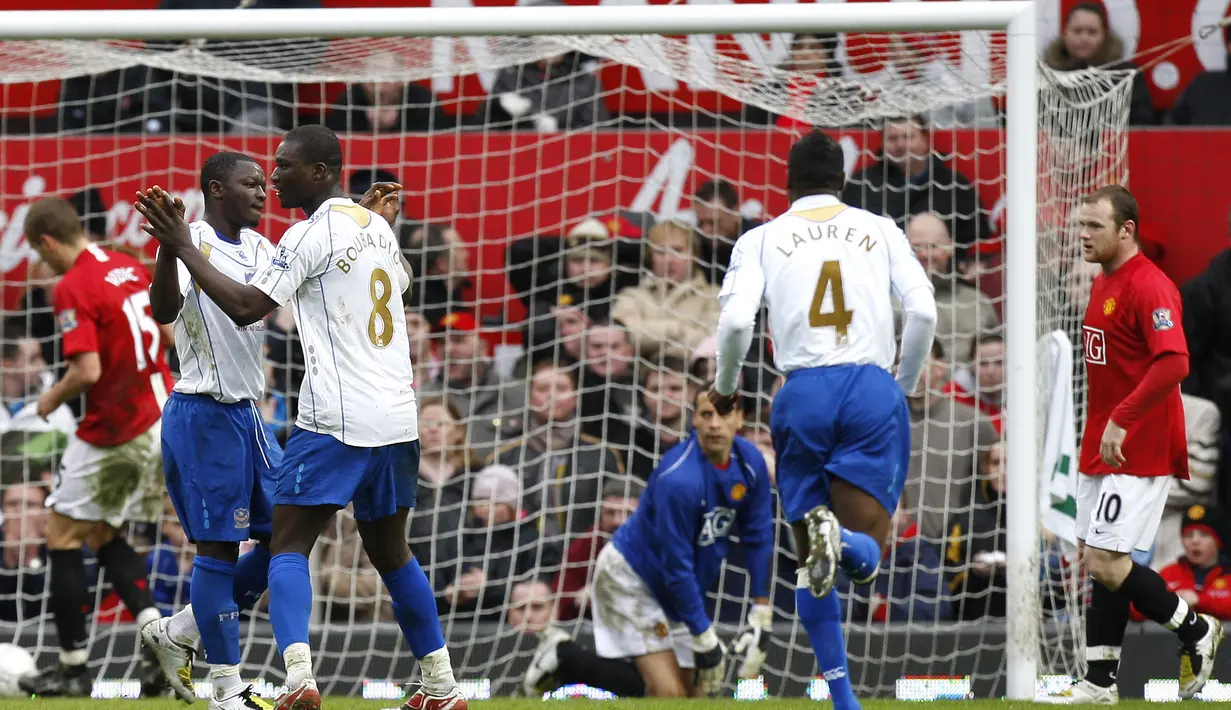 Namun, Ferdinand gagal membendung penalti Sulley Muntari, dan Setan Merah menelan kekalahan 0-1. Kekalahan itu menjadikan asa Manchester United meraih treble, harus sirna. (Foto: AP/Jon Super)
