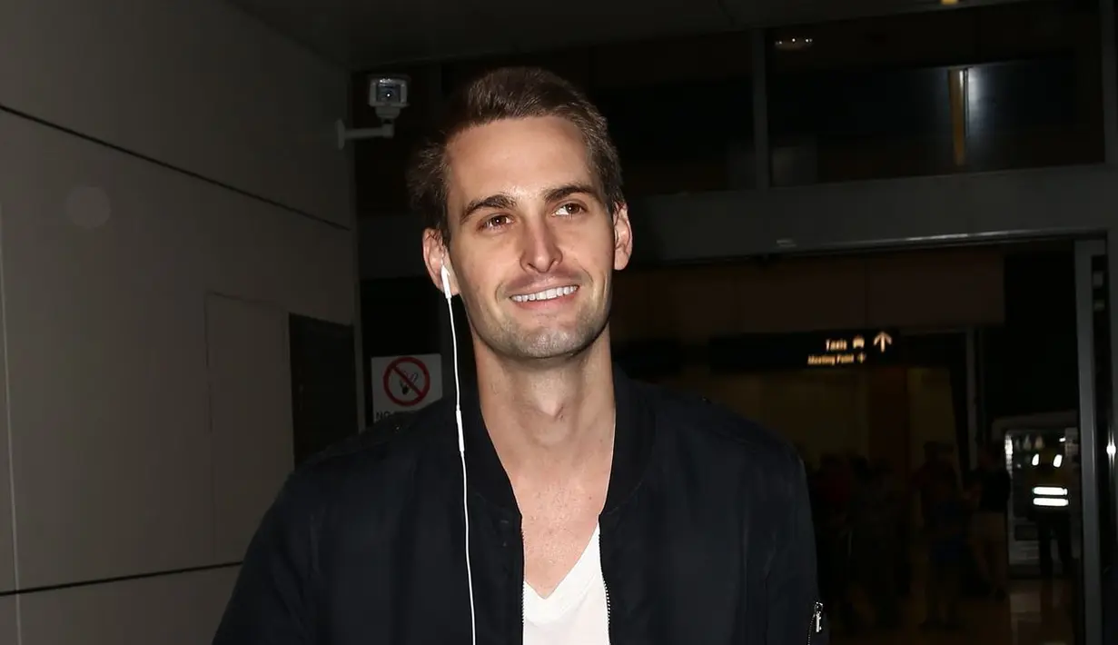 Hart sendiri adalah nama dari kakek Evan Spiegel. (Recode)