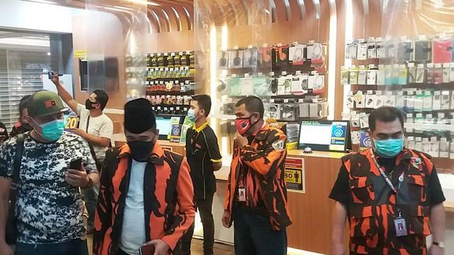 Viral Stiker Berlambang Palu Arit Dijual di Mal Palembang