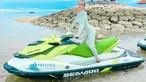 Jessica Iskandar kini menetap di Pulau Bali bersama dengan sang anak, El Barack. Banyak kegiatan seru yang dilakukannya di Pulau Dewata. Salah satunya saat Jedar bermain jetski di lautan Bali. Gayanya bermain jetski ini berhasil menyita perhatian. (Liputan6.com/IG/inijedar)
