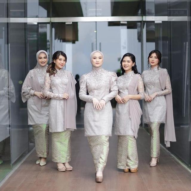 6 Potret Selebriti yang Hadiri Ngunduh Mantu Lesty-Billar, Ada Ridwan Kamil