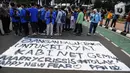 Mereka juga turut menampilkan aksi teatrikal kenaikan PPN yang memberatkan warga. (Liputan6.com/Angga Yuniar)
