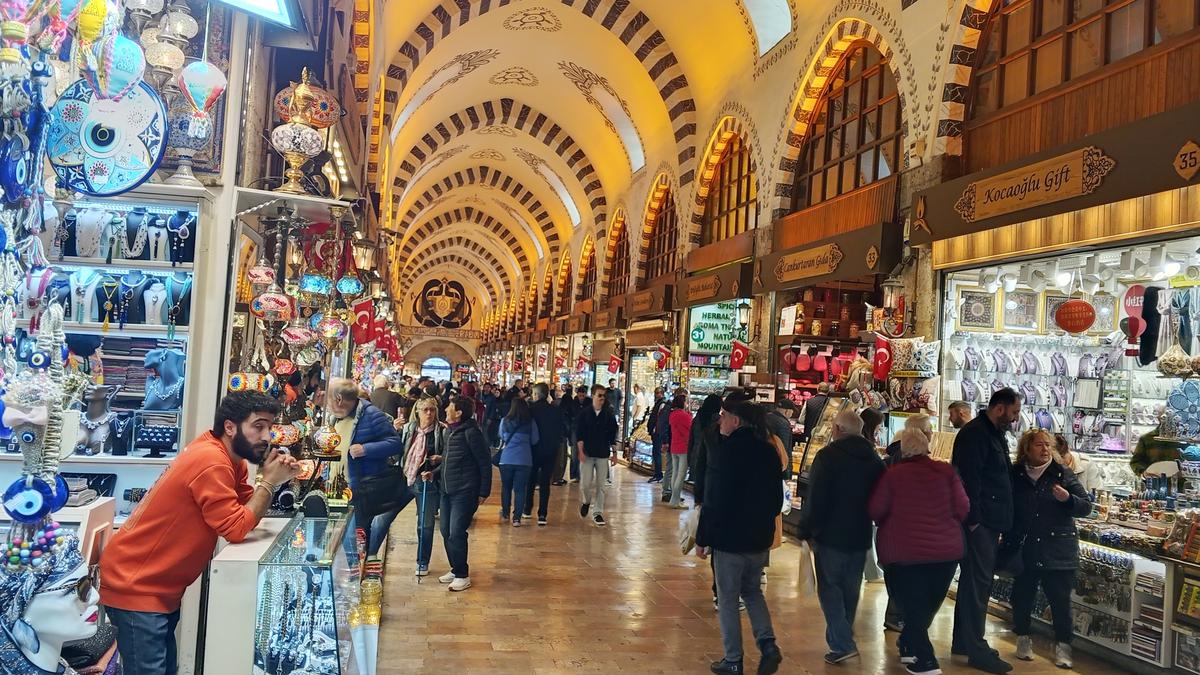 Laporan Liputan6.com dari Turki: Menjelajahi Spice Bazaar, Surga Rempah di Jantung Istanbul