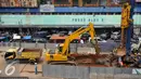 Suasana diluar Pasar Blok A pada hari terakhir relokasi pedagang, Jakarta, Selasa (27/10/2015). Pasar yang dibangun pada 1971 akan dibangun menjadi pasar modern, hotel, dan stasiun angkutan massal cepat (MRT). (Liputan6.com/Helmi Afandi)