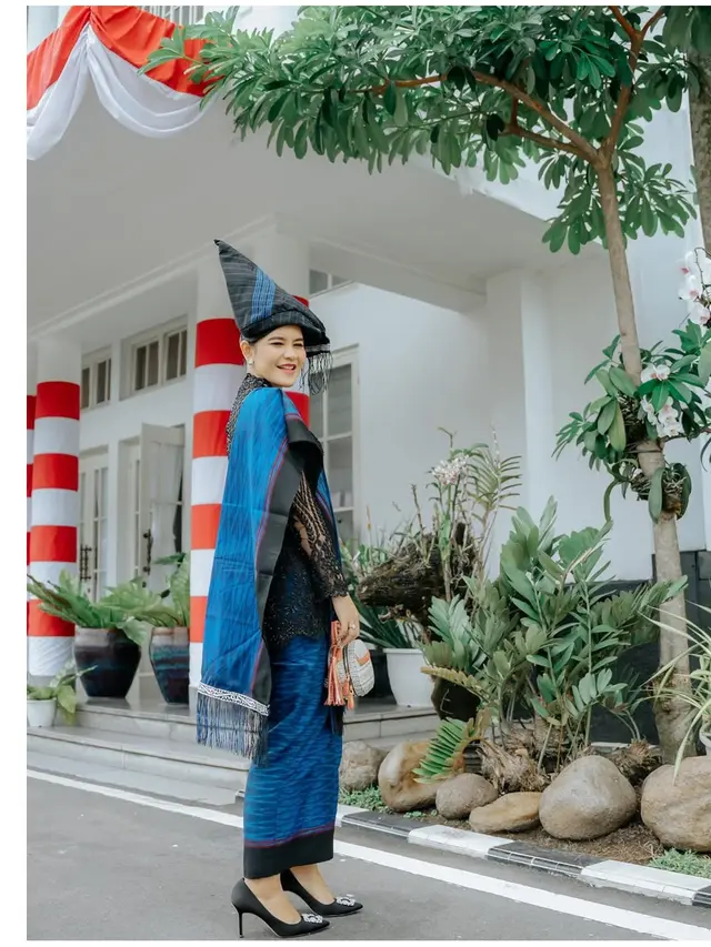 6 Potret Beda Gaya Kahiyang Ayu dan Erina Gudono dalam Perayaan HUT ke-80 RI