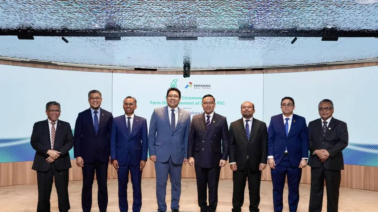 Pertamina Hulu Energi (PHE) bersama konsorsium Petronas dan TotalEnergies resmi menandatangani Farm Out Agreement (FOA) di Blok Bobara. (Foto: Pertamina)