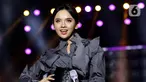 Penyanyi Lyodra saat tampil di panggung JISPHORIA yang digelar di Jakarta International Stadium (JIS), Sabtu (1/10/2022). Sejumlah lagu hits dibawakan untuk menghibur penggemarnya. (Liputan6.com/Helmi Fithriansyah)