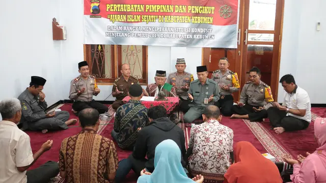 Pengikut aliran sesat Islam sejati bertobat. (Foto: Liputan6.com/Polres Kebumen/Muhamad Ridlo)