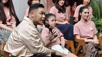 Pesan Ivan Gunawan di Nobar Film Terbaru, Bangun Komunikasi dengan Ibu Selagi Sempat