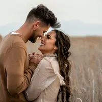 For a Pisces woman, Cancer offers emotional safety and nurturing love. (Photo: Micah & Sammie Chaffin/Unsplash)