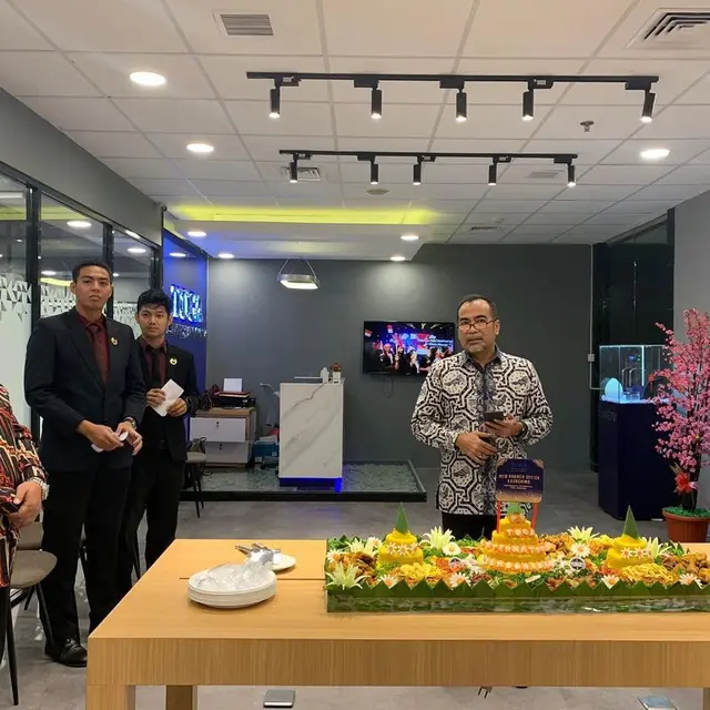 6 Potret Suami Elma Theana yang Jarang Tersorot, Seorang CEO