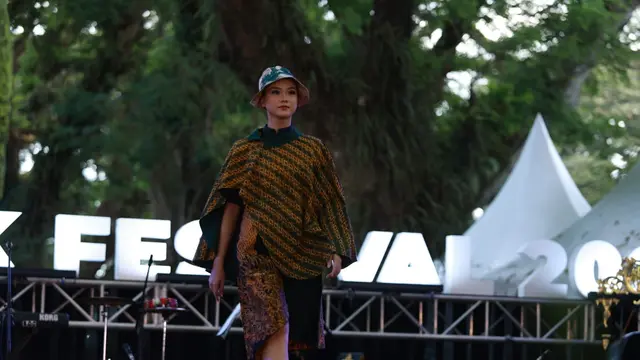Pagelaran Fashion Show Banyuwangi Batik Festival (BBF) 2024 di hutan Djawatan (Istimewa)