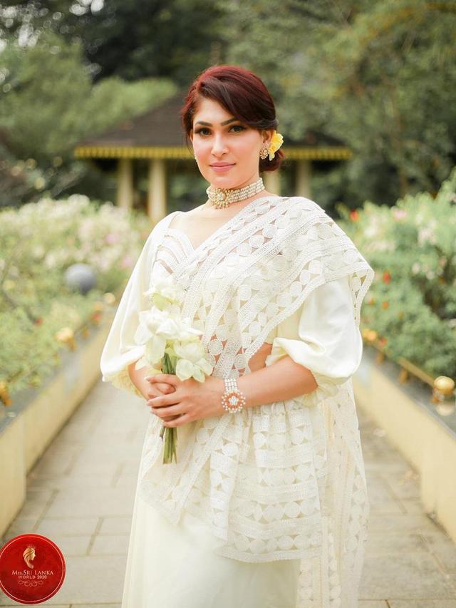 Potret Pushpika De Silva Mrs Sri Lanka World 2021. (Sumber: Instagram/pushpika_desilva)