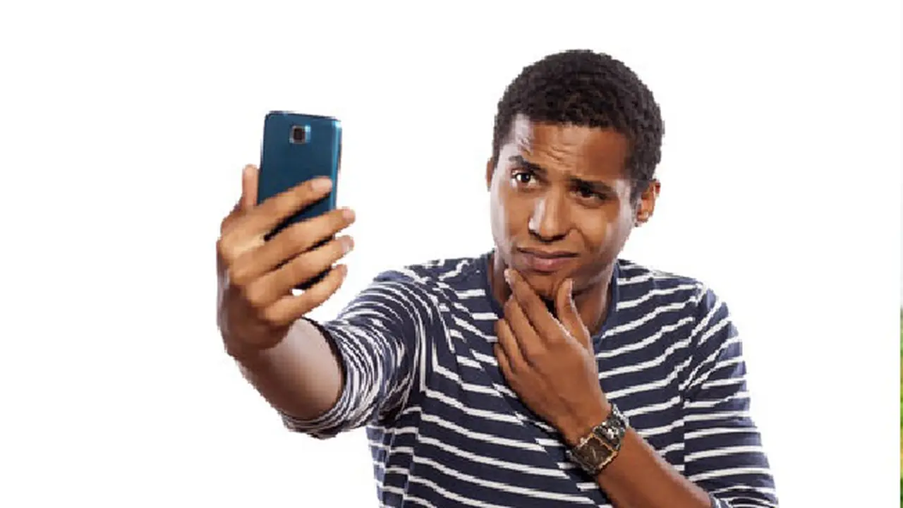 Demi Pecahkan Rekor Selfie, Pria Ini Rela Keluar dari Kantor