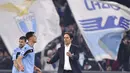 Pelatih Lazio, Simone Inzaghi, merayakan kemenangan atas Inter Milan pada laga Serie A di Stadion Olympico, Minggu (16/2/2020). Lazio menang 2-1 atas Inter Milan. (AP/Alfredo Falcone)