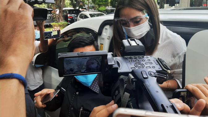 Gisel penuhi panggilan polisi terkait kasus dugaan video syurl. (Liputan6.com/Ady Anugrahadi)