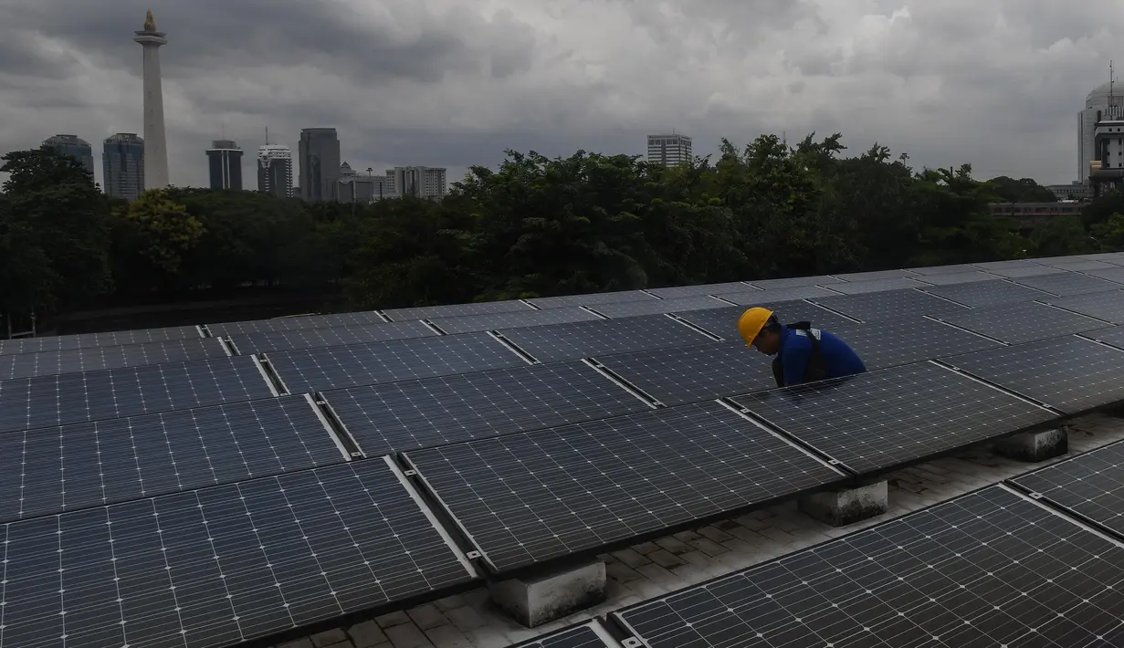 Pemanfaatan energi baru terbarukan di Jakarta juga dilakukan melalui skema pemanfaatan bersama jaringan transmisi (wheeling). (merdeka.com/Arie Basuki)