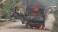 Mobil yang dibakar oleh massa di Aceh Tamiang (sumber foto adalah kepolisian)