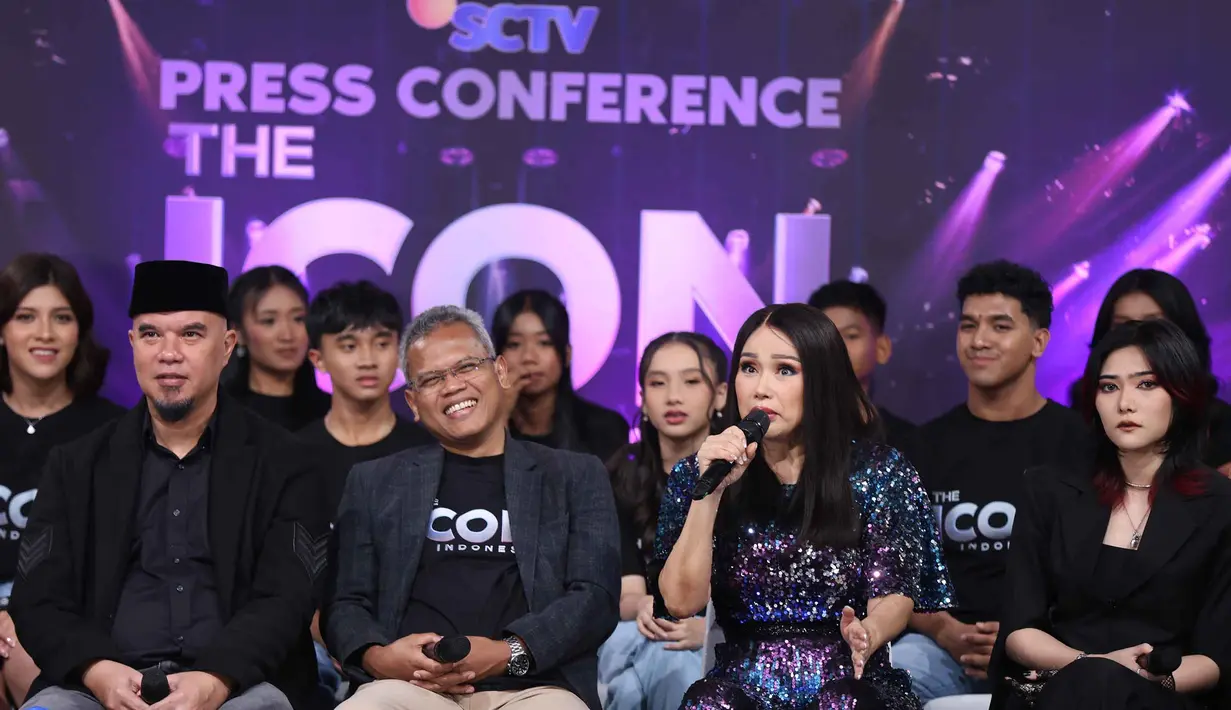 Salah satu juri The Icon Indonesia, Titi DJ (kedua kanan) saat memberi keterangan terkait peluncuran ajang pencarian bakat The Icon Indonesia di SCTV Tower, Jakarta, Senin (6/4/2026). (Kapanlagi/Budy Santoso)