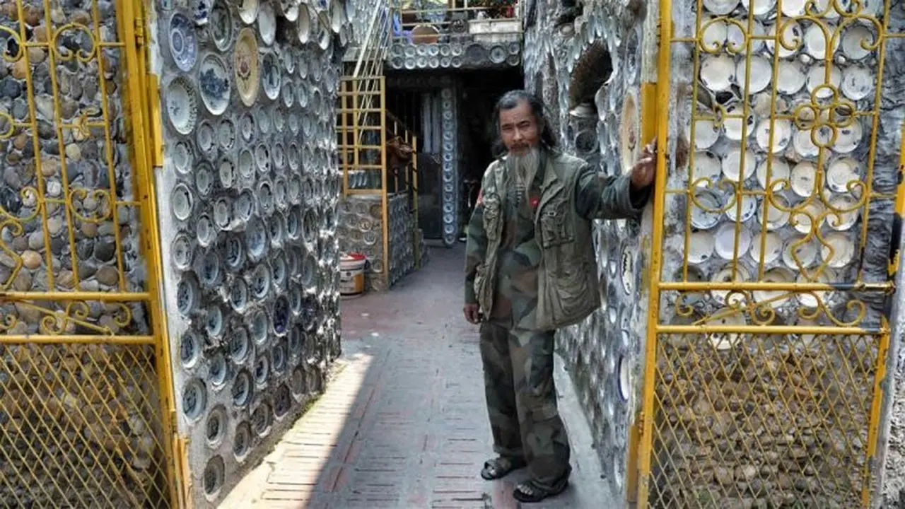 Pria hias rumah dengan 10 ribu piring