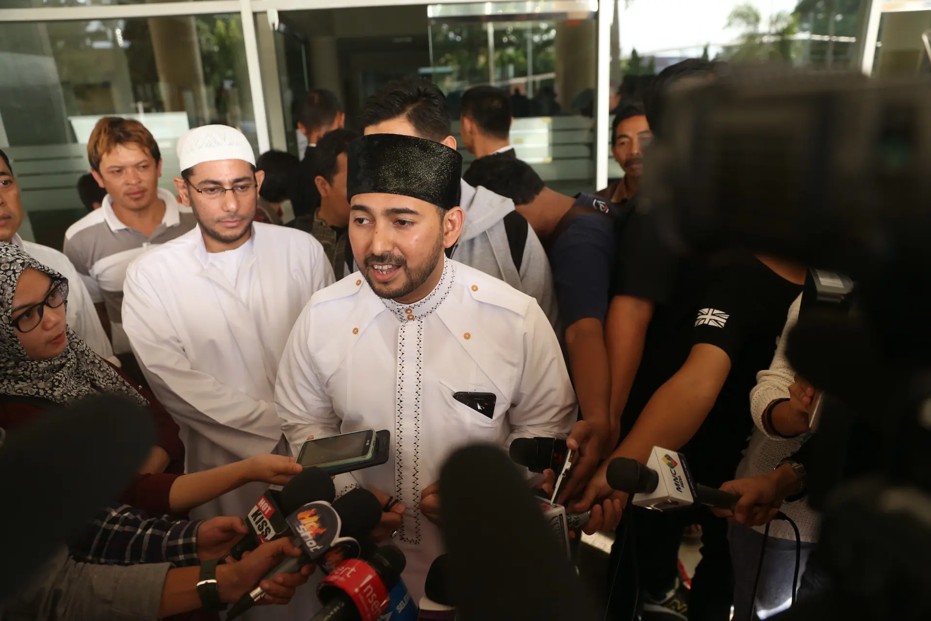 Pengadilan Agama Jakarta Timur hari ini, Senin (27/3/2017) kembali digelar sidang cerai Putri Aisyah Aminah terhadap suaminya, ustaz Ahmad Al Habsyi. Dalam mediasi terakhir itu, tergugat tidak hadir. (Nurwahyunan/Bintang.com)