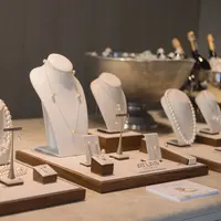 Atlas Pearls kembali dibuka di Bali Utara dengan tur budidata Mutiara yang lebih lengkap.