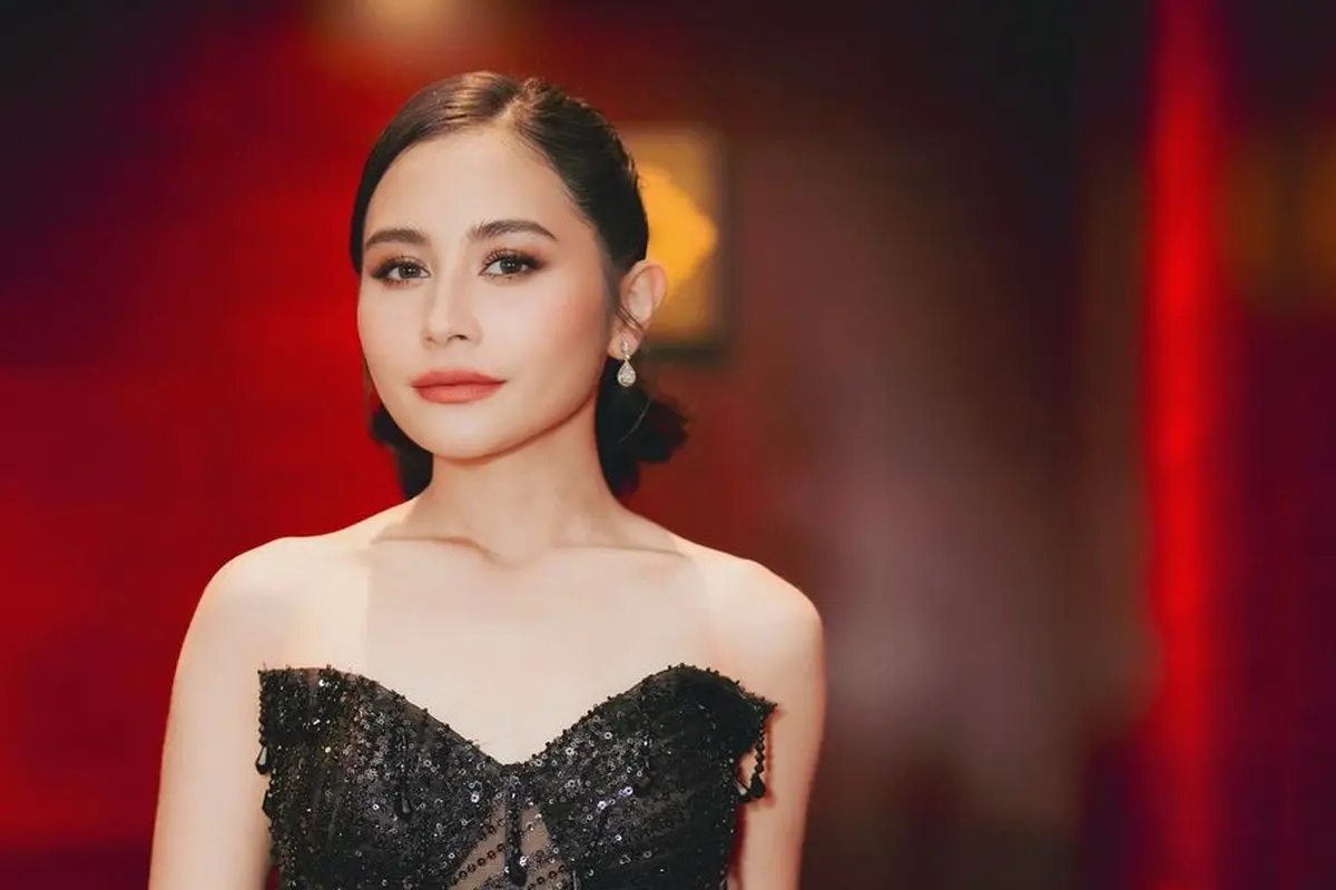 Prilly Latuconsina pakai dress hitam transparan (Instagram/prillylatuconsina96)